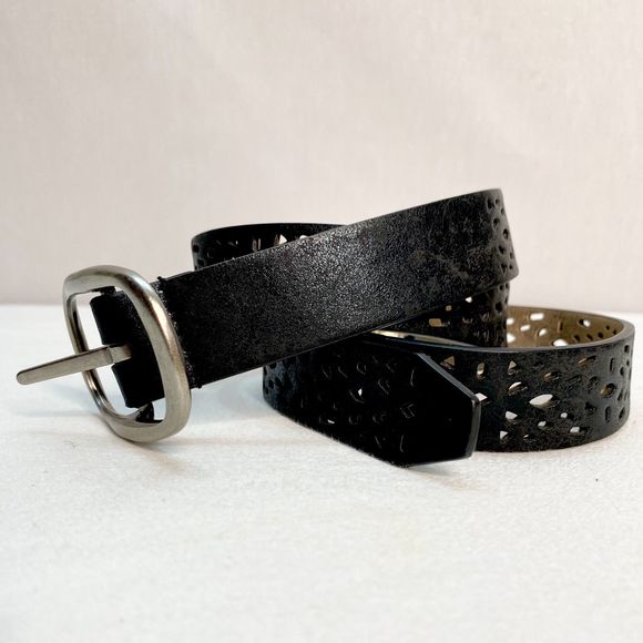 Kohls Womens Reversable Belt Large Waist Black Gold Perforated Pattern - Picture 16 of 16